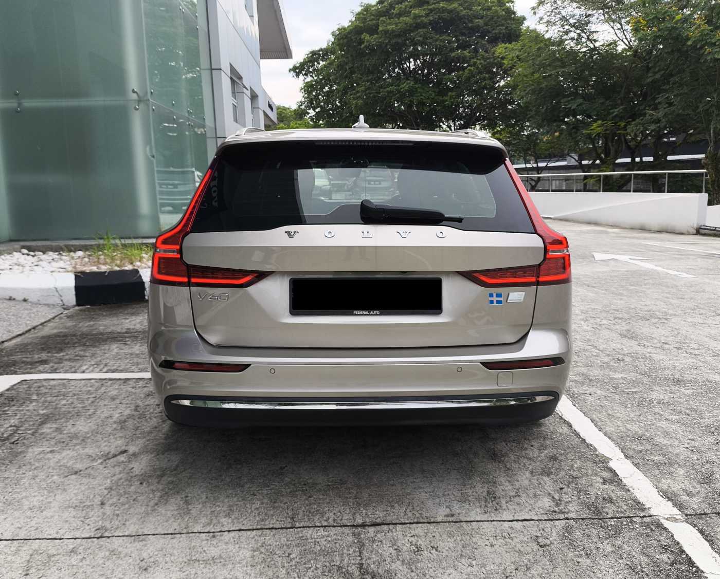 Volvo  V60 Recharge Ultimate, T8 , Electric/Petrol, Bright