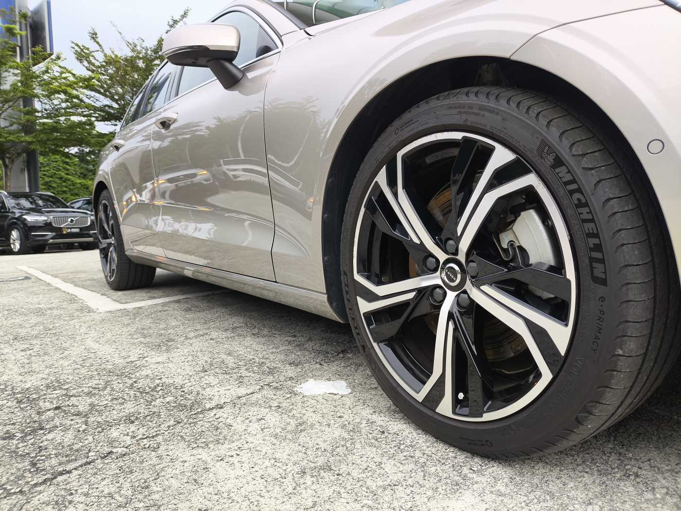 Volvo  V60 Recharge Ultimate, T8 , Electric/Petrol, Bright