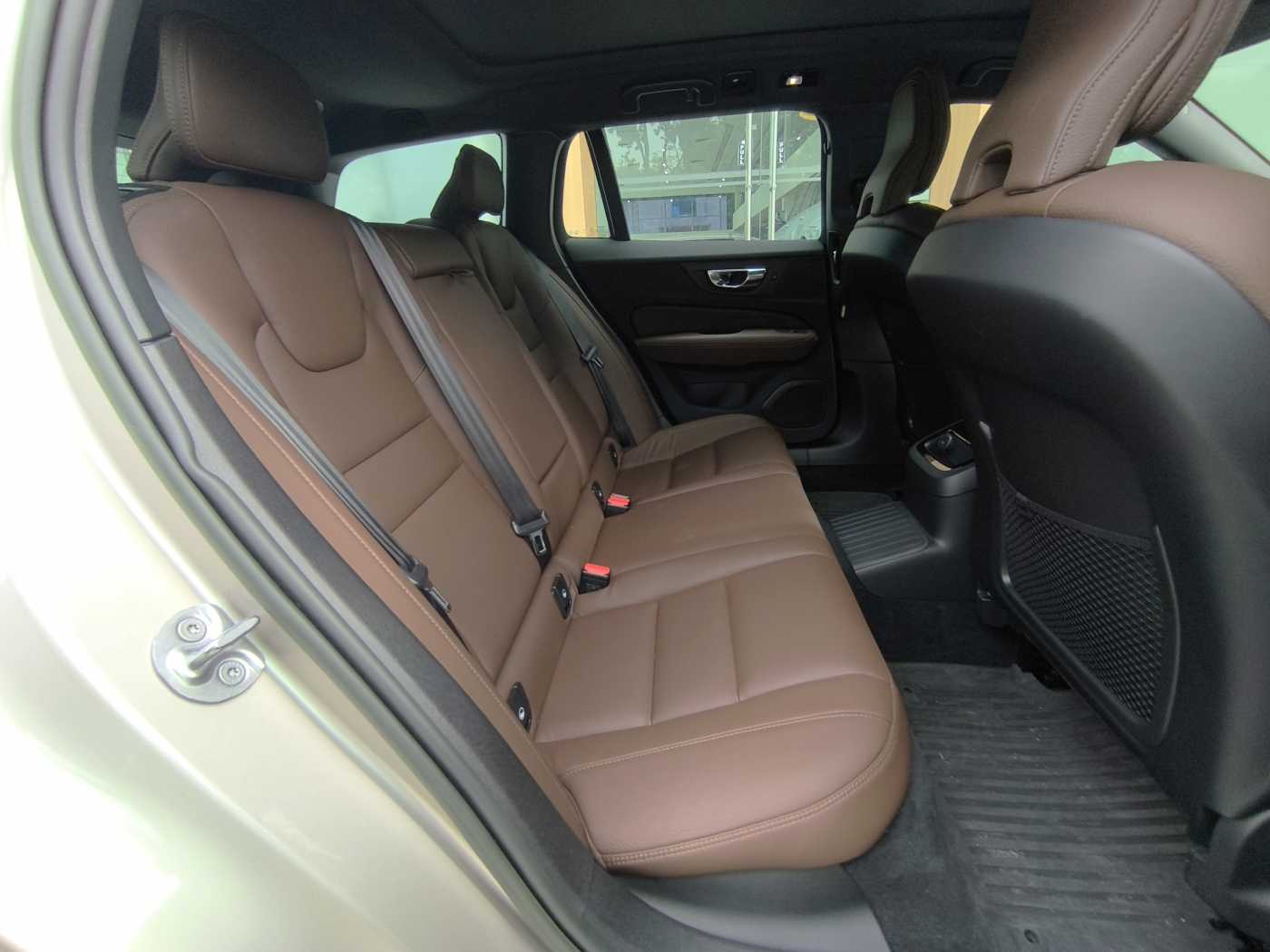 Volvo  V60 Recharge Ultimate, T8 , Electric/Petrol, Bright