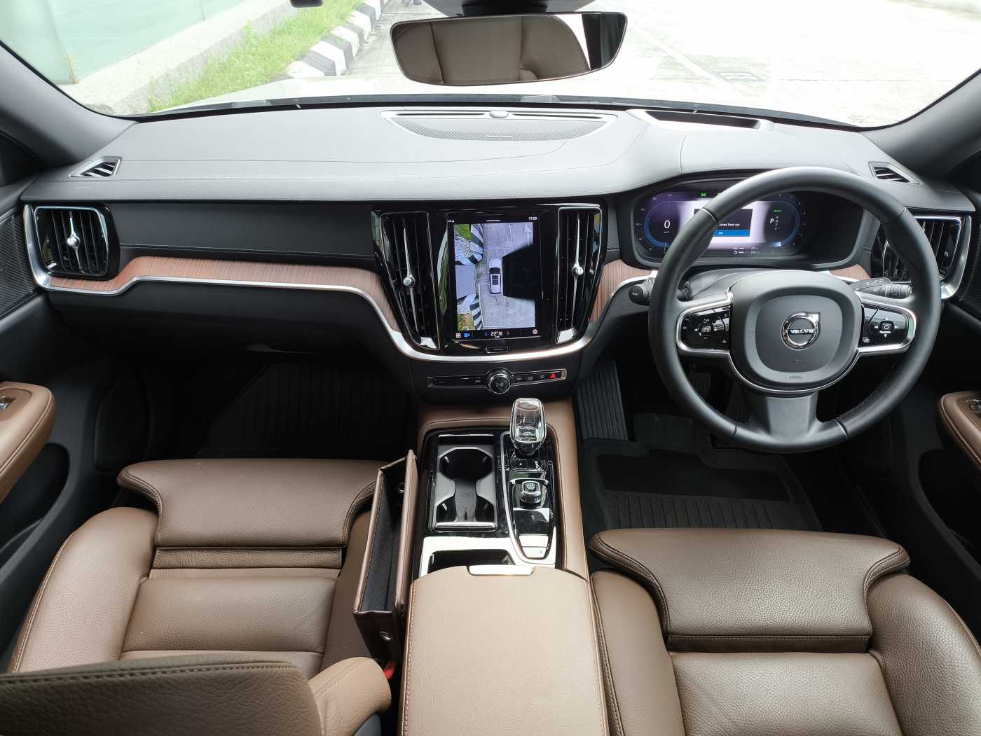 Volvo  V60 Recharge Ultimate, T8 , Electric/Petrol, Bright