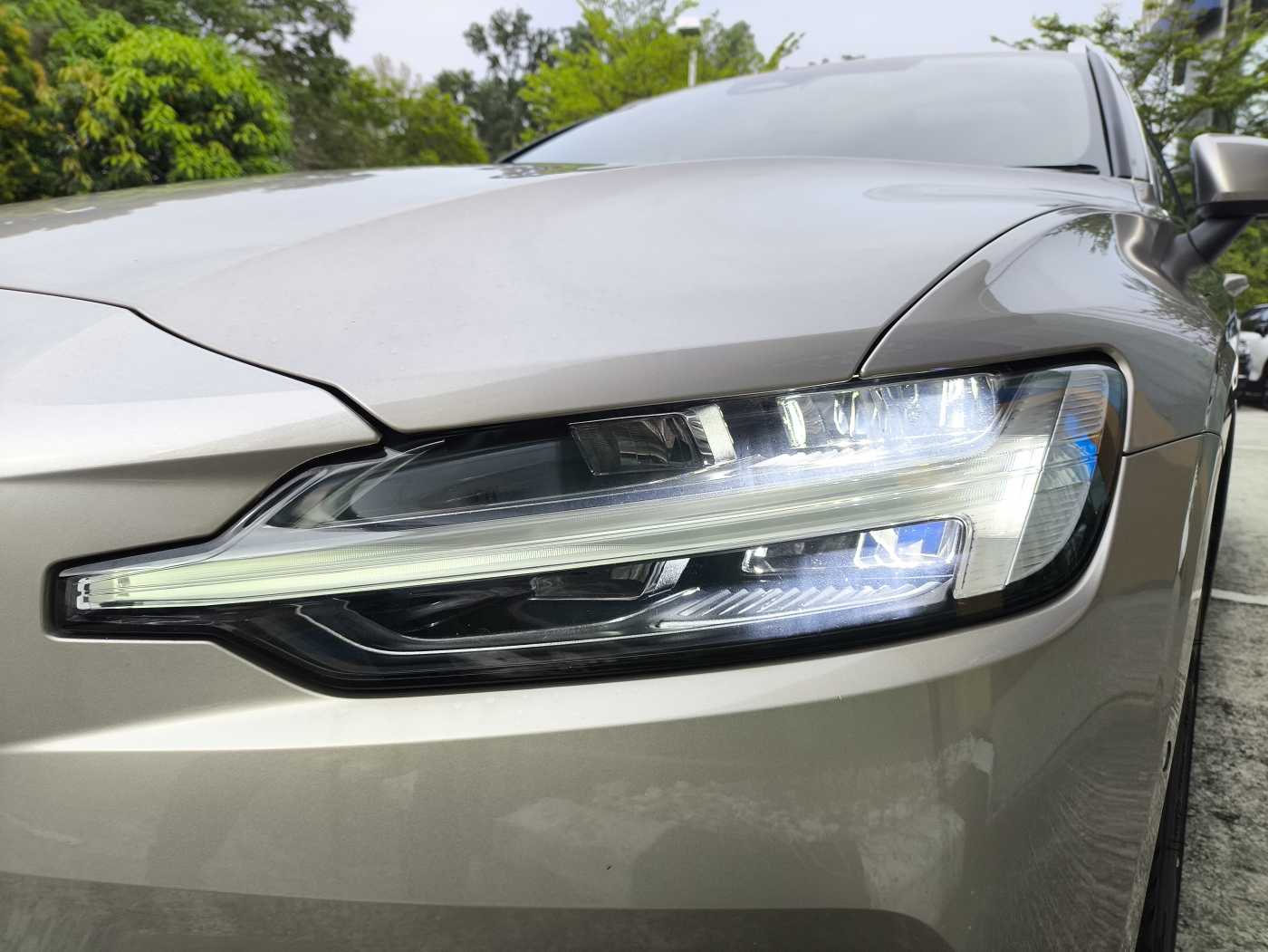 Volvo  V60 Recharge Ultimate, T8 , Electric/Petrol, Bright