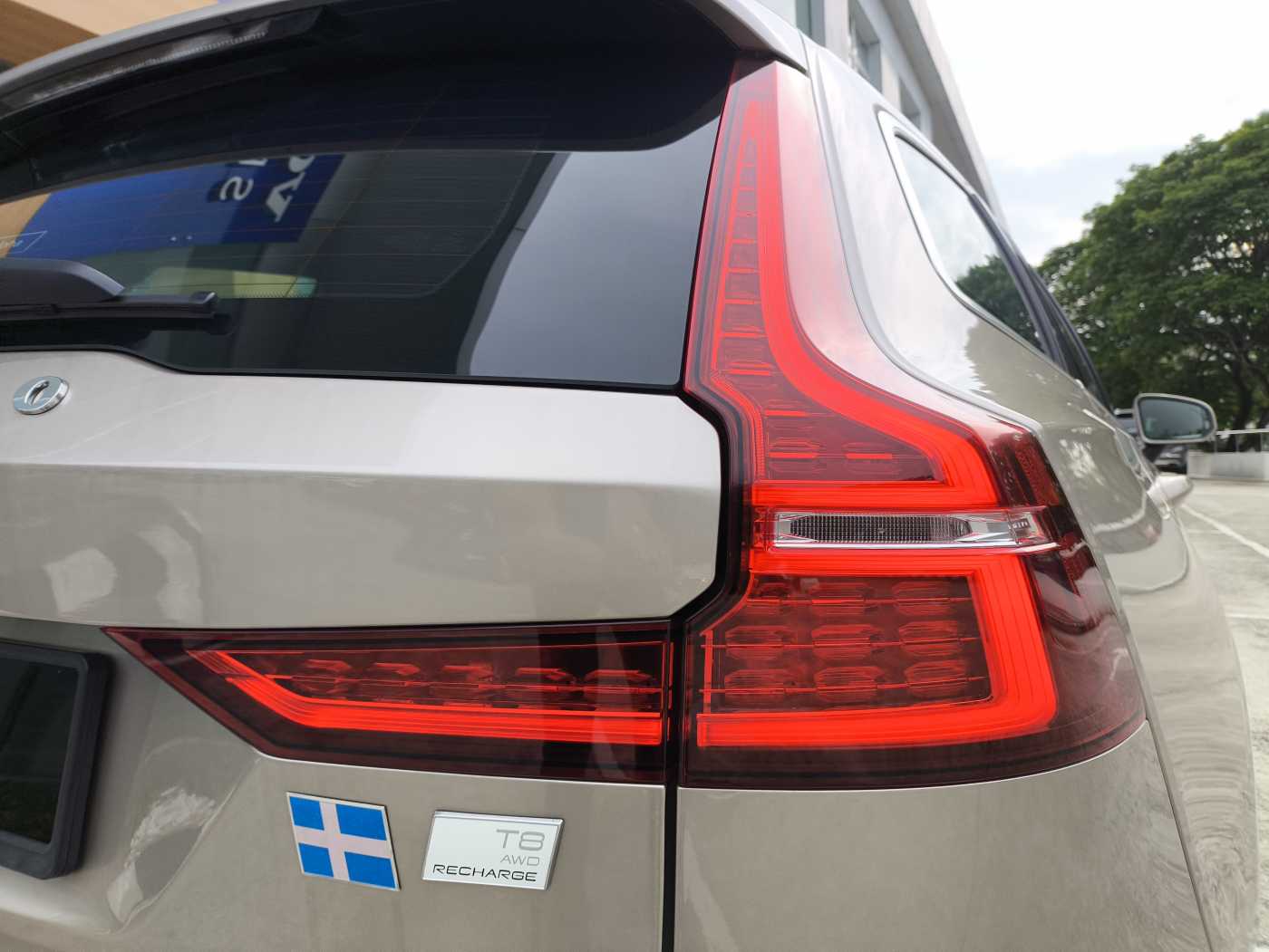 Volvo  V60 Recharge Ultimate, T8 , Electric/Petrol, Bright