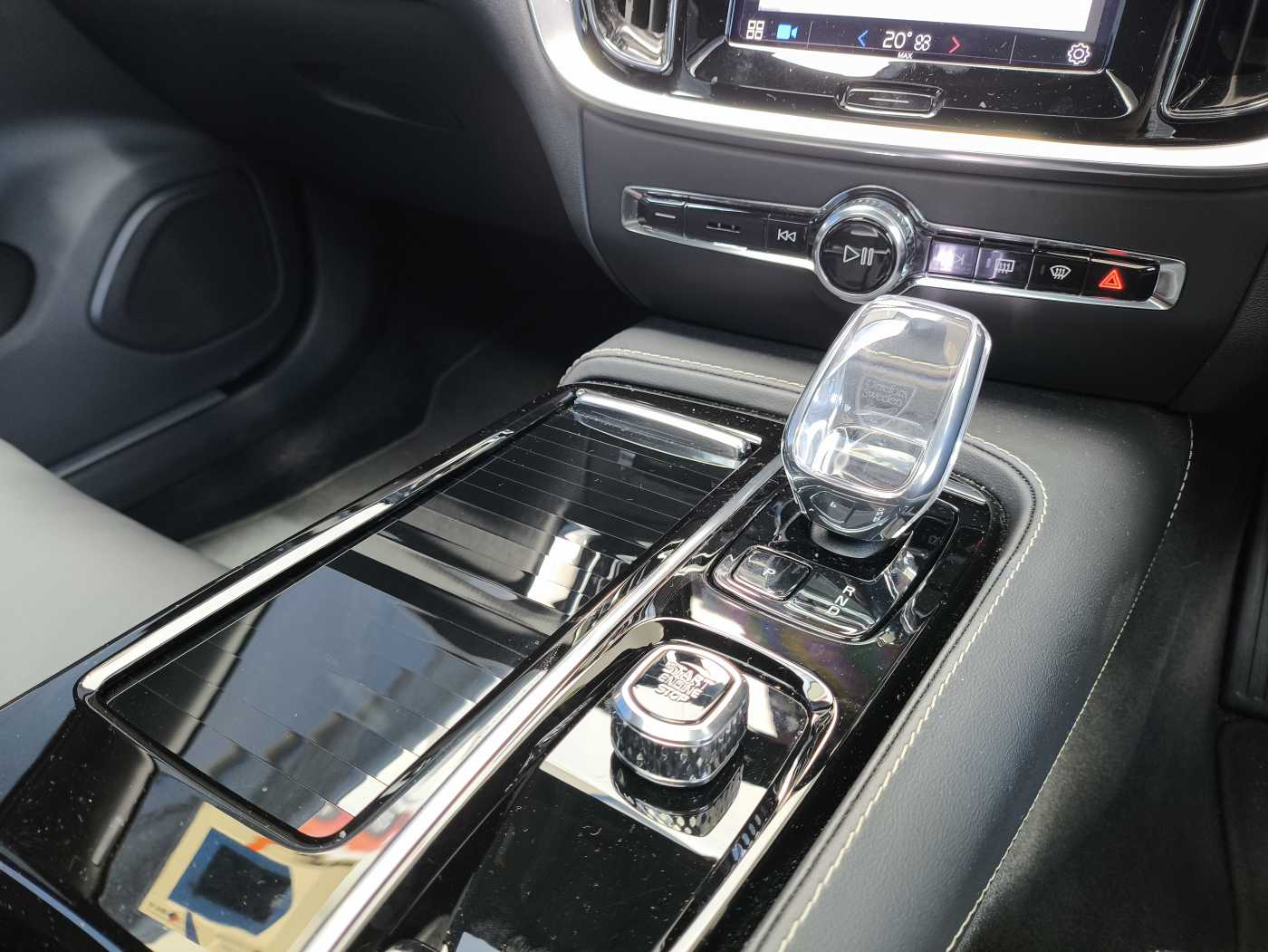 Volvo  S60 Recharge Plus, T8 AWD Plug-in hybrid, Electric/Petrol, Dark