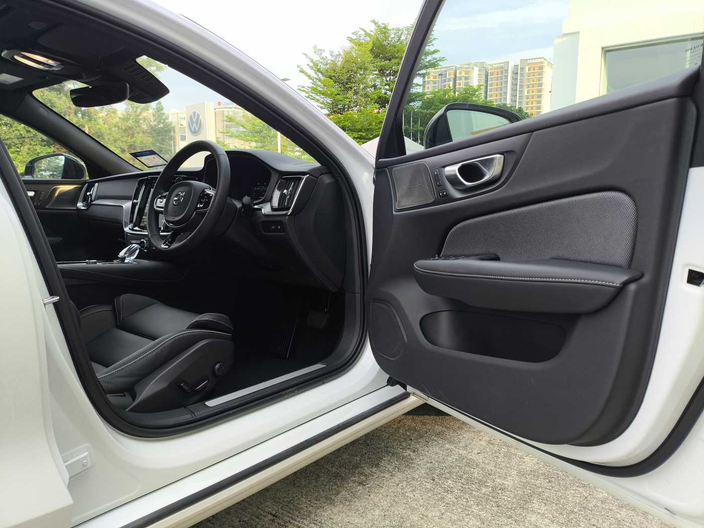 Volvo  S60 Recharge Plus, T8 AWD Plug-in hybrid, Electric/Petrol, Dark