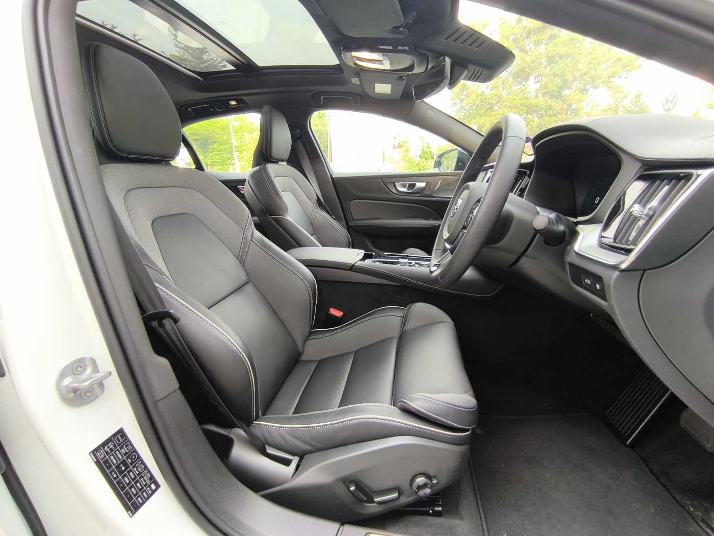 Volvo  S60 Recharge Plus, T8 AWD Plug-in hybrid, Electric/Petrol, Dark