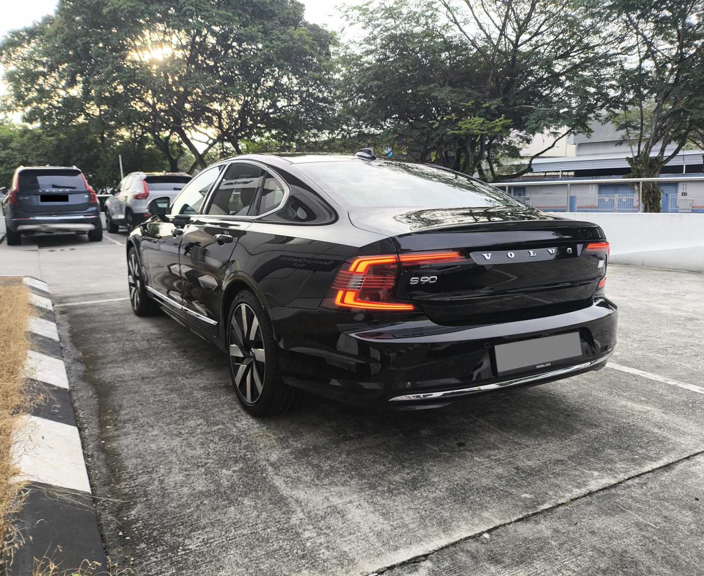 Volvo  S90 Recharge Ultimate, T8 AWD Plug-in hybrid, Electric/Petrol, Bright