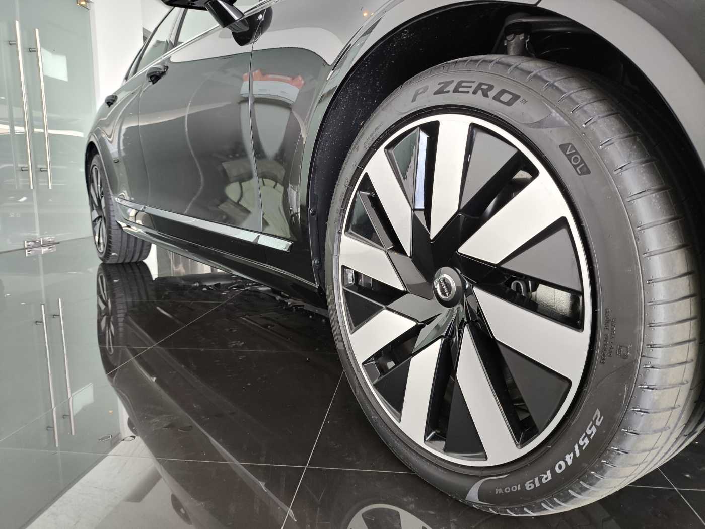 Volvo  S90 Recharge Ultimate, T8 AWD Plug-in hybrid, Electric/Petrol, Bright