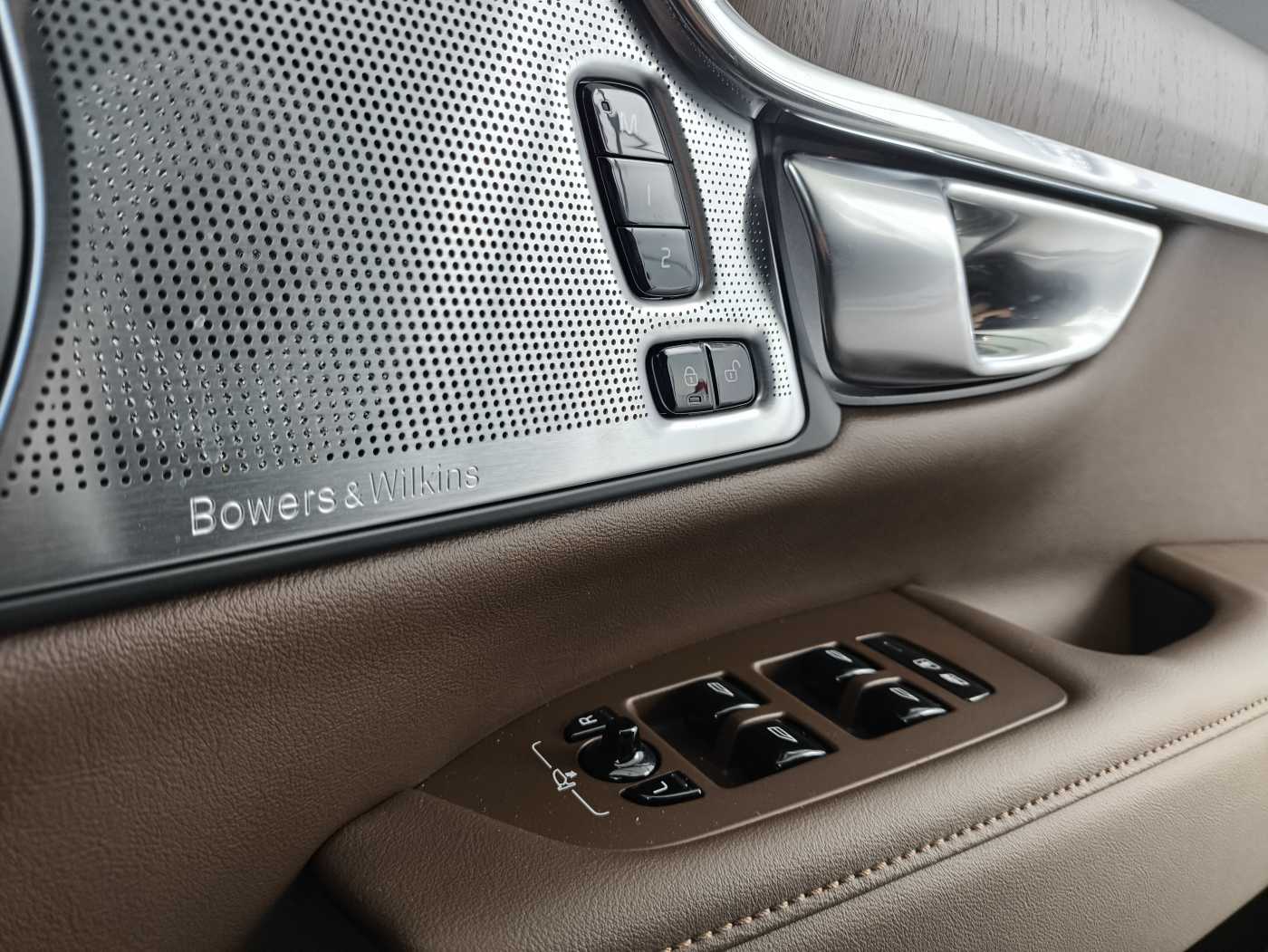 Volvo  S90 Recharge Ultimate, T8 AWD Plug-in hybrid, Electric/Petrol, Bright