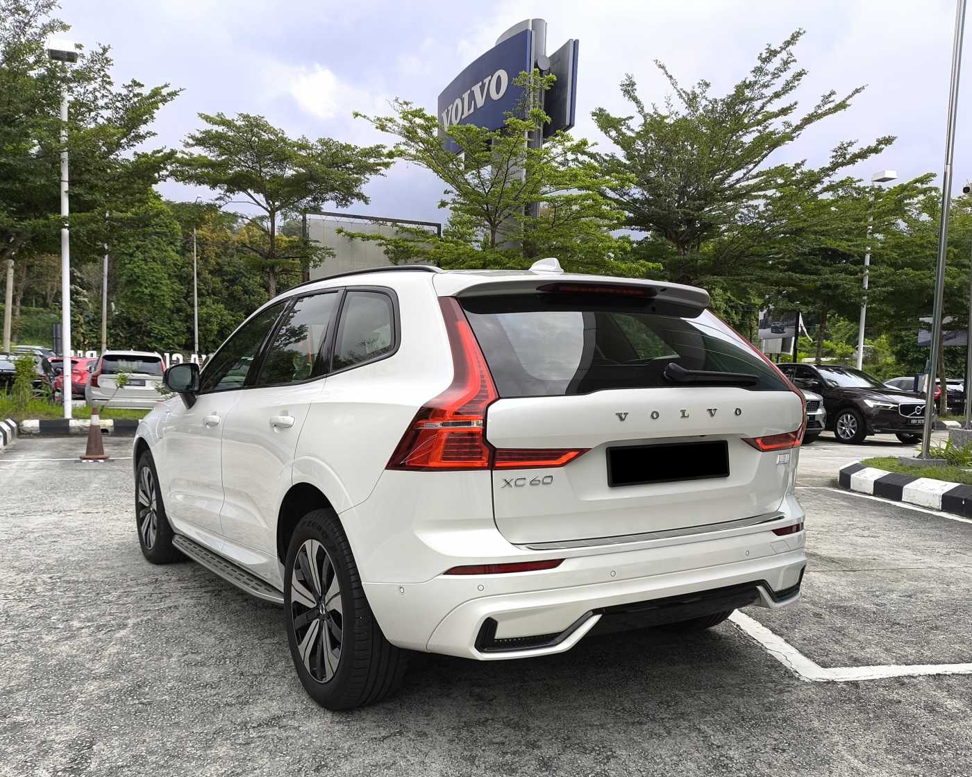 Volvo  XC60 Recharge Ultimate, T8 AWD Plug-in hybrid, Electric/Petrol, Dark