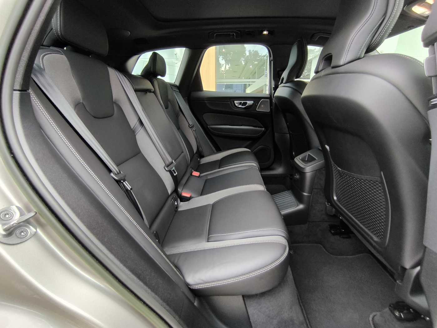 Volvo  XC60 Recharge Ultimate, T8 AWD Plug-in hybrid, Electric/Petrol, Dark