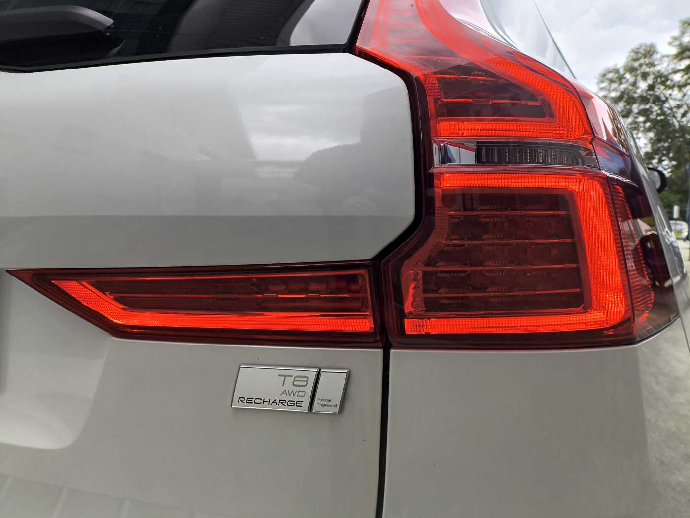 Volvo  XC60 Recharge Ultimate, T8 AWD Plug-in hybrid, Electric/Petrol, Dark