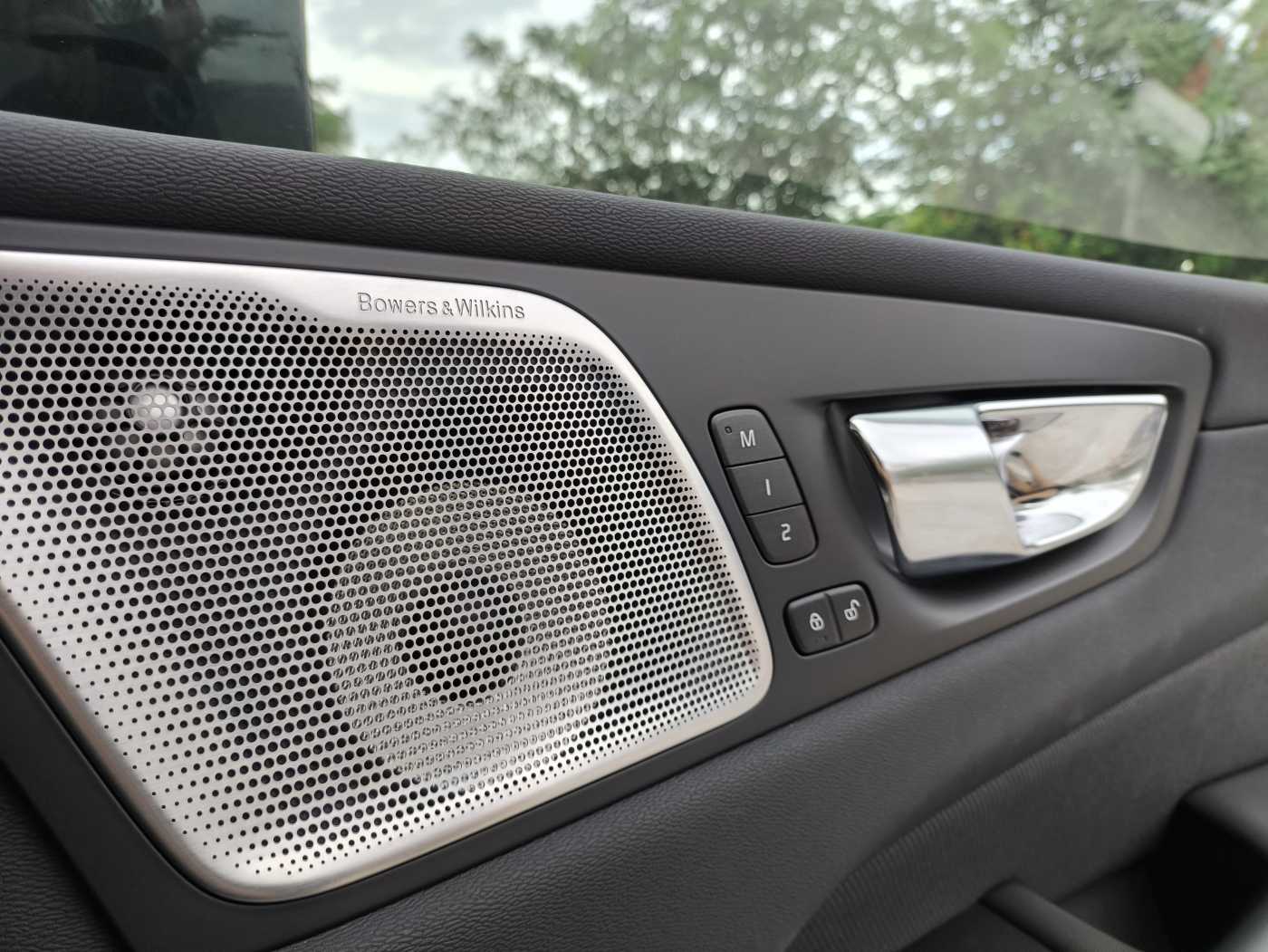 Volvo  XC60 Ultra, T8 AWD Plug-in hybrid, Electric/Petrol, Dark