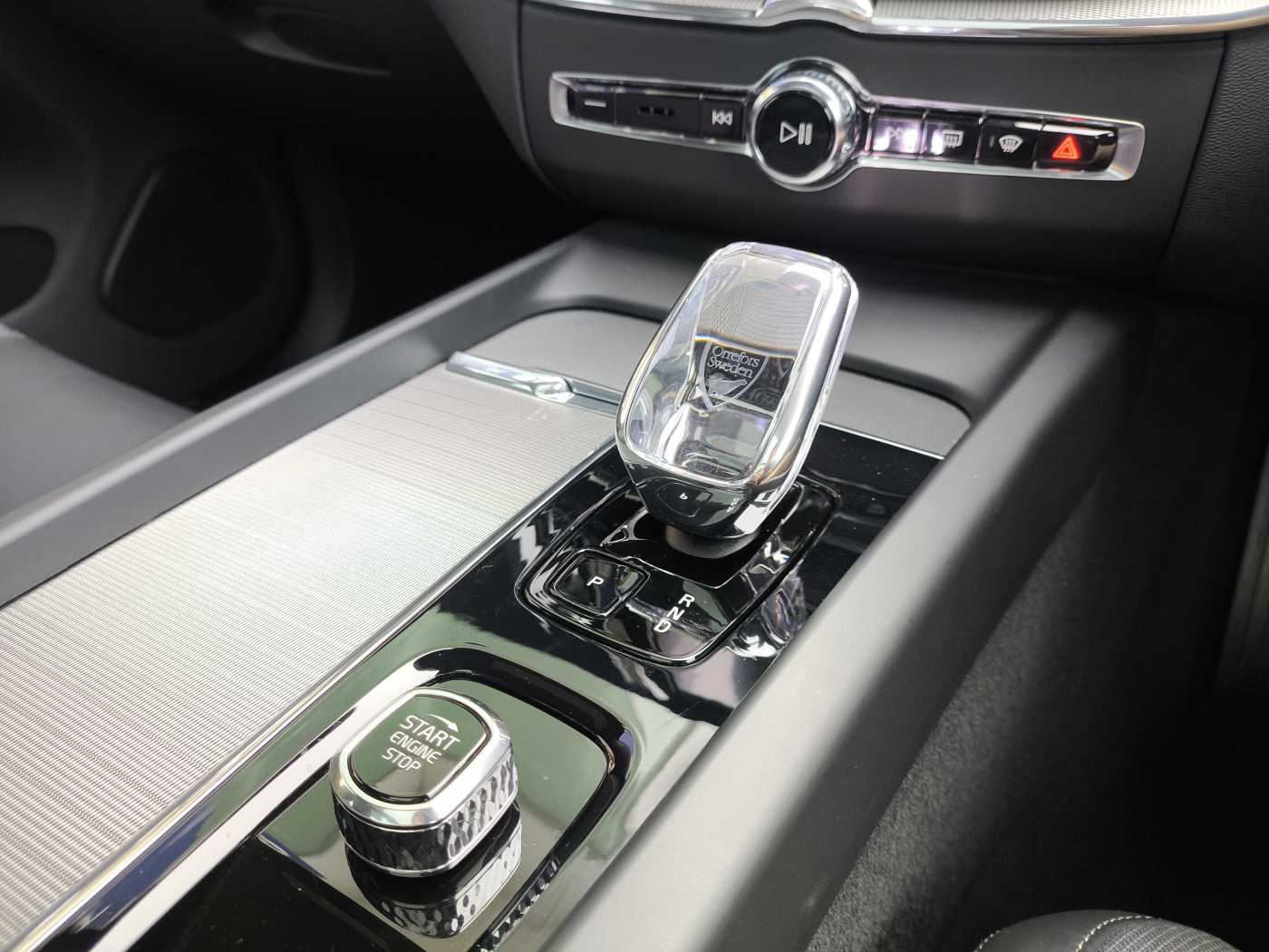 Volvo  XC60 Ultra, T8 AWD Plug-in hybrid, Electric/Petrol, Dark