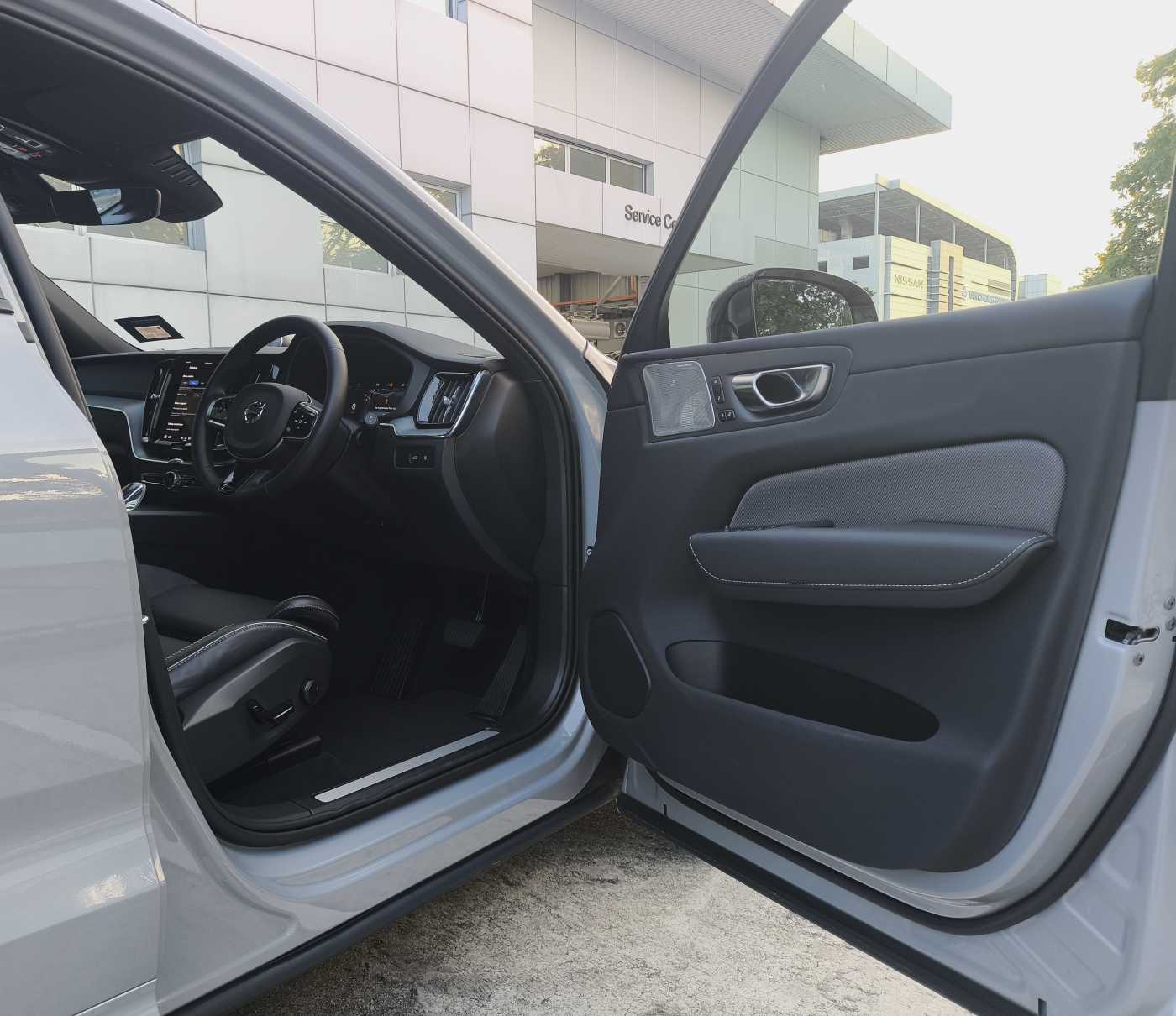 Volvo  XC60 Ultra, T8 AWD Plug-in hybrid, Electric/Petrol, Dark