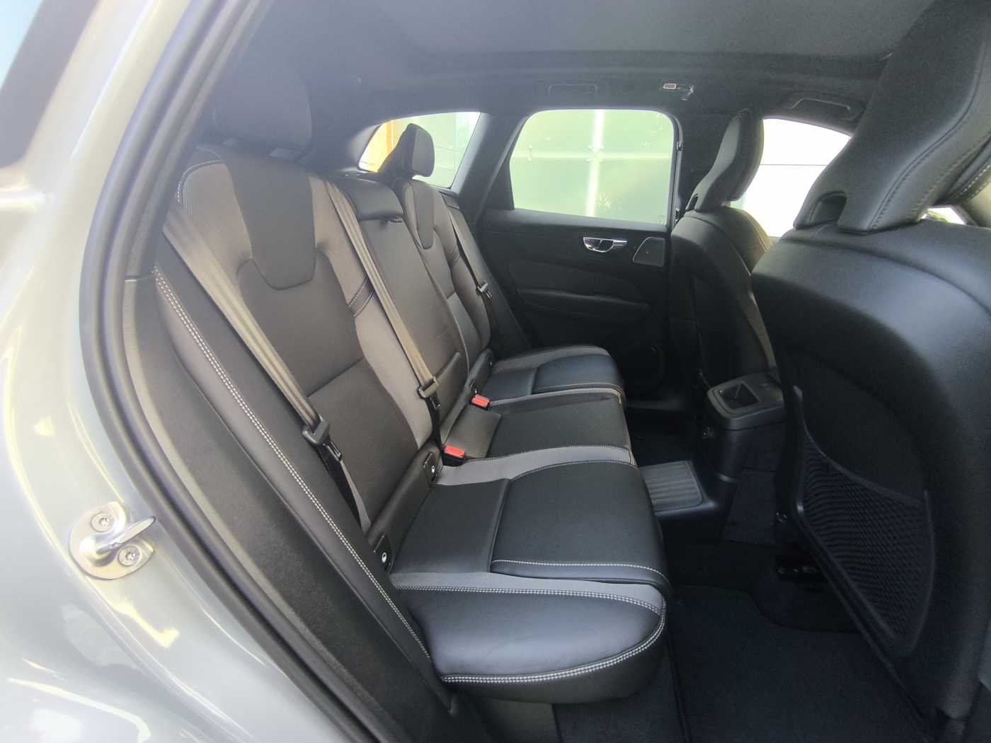 Volvo  XC60 Ultra, T8 AWD Plug-in hybrid, Electric/Petrol, Dark