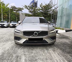 Volvo  V60 Recharge Ultimate, T8 , Electric/Petrol, Bright