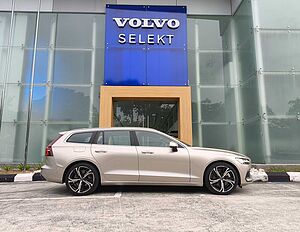 Volvo  V60 Recharge Ultimate, T8 , Electric/Petrol, Bright