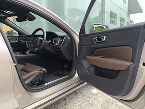 Volvo  V60 Recharge Ultimate, T8 , Electric/Petrol, Bright