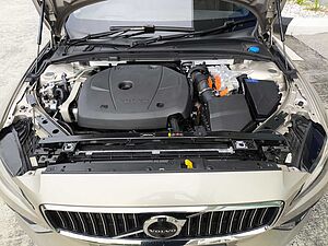 Volvo  V60 Recharge Ultimate, T8 , Electric/Petrol, Bright