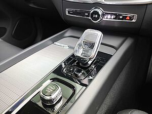 Volvo  XC60 Recharge Ultimate, T8 AWD Plug-in hybrid, Electric/Petrol, Dark