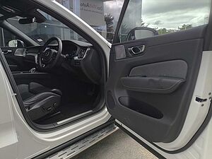 Volvo  XC60 Recharge Ultimate, T8 AWD Plug-in hybrid, Electric/Petrol, Dark
