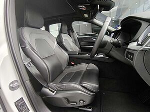 Volvo  XC60 Recharge Ultimate, T8 AWD Plug-in hybrid, Electric/Petrol, Dark