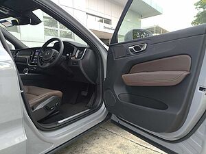 Volvo  XC60 Essential, B5 AWD Mild hybrid, Petrol