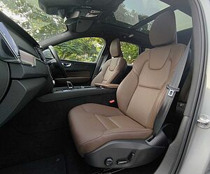 Volvo  XC60 Essential, B5 AWD Mild hybrid, Petrol