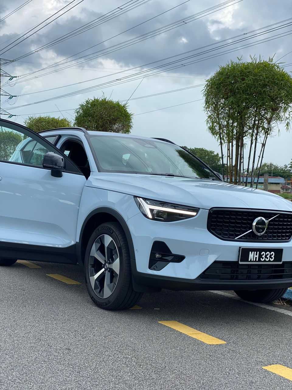 Volvo  XC40 Plus, B5 AWD Mild hybrid, Petrol, Dark