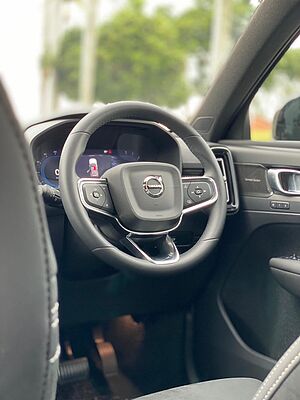 Volvo  XC40 Plus, B5 AWD Mild hybrid, Petrol, Dark