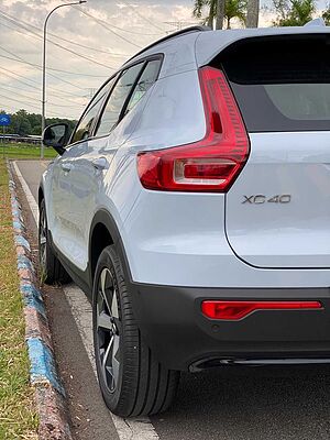 Volvo  XC40 Plus, B5 AWD Mild hybrid, Petrol, Dark