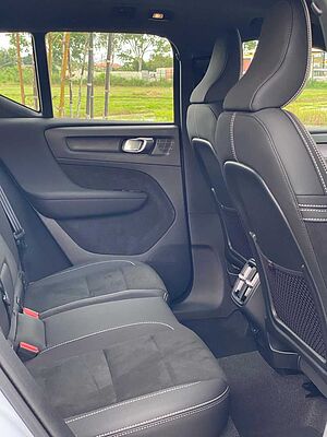 Volvo  XC40 Plus, B5 AWD Mild hybrid, Petrol, Dark
