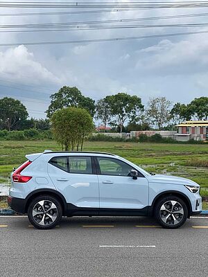 Volvo  XC40 Plus, B5 AWD Mild hybrid, Petrol, Dark