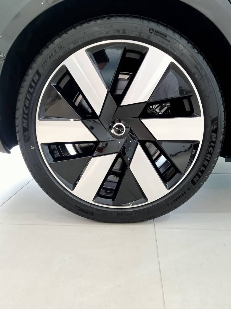 Volvo  V60 Recharge Plus, T8 AWD Plug-in hybrid, Electric/Petrol, Bright