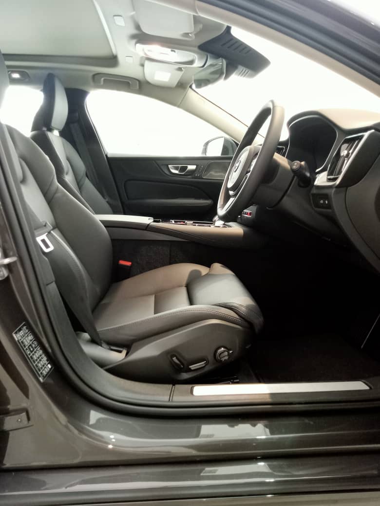 Volvo  V60 Recharge Plus, T8 AWD Plug-in hybrid, Electric/Petrol, Bright