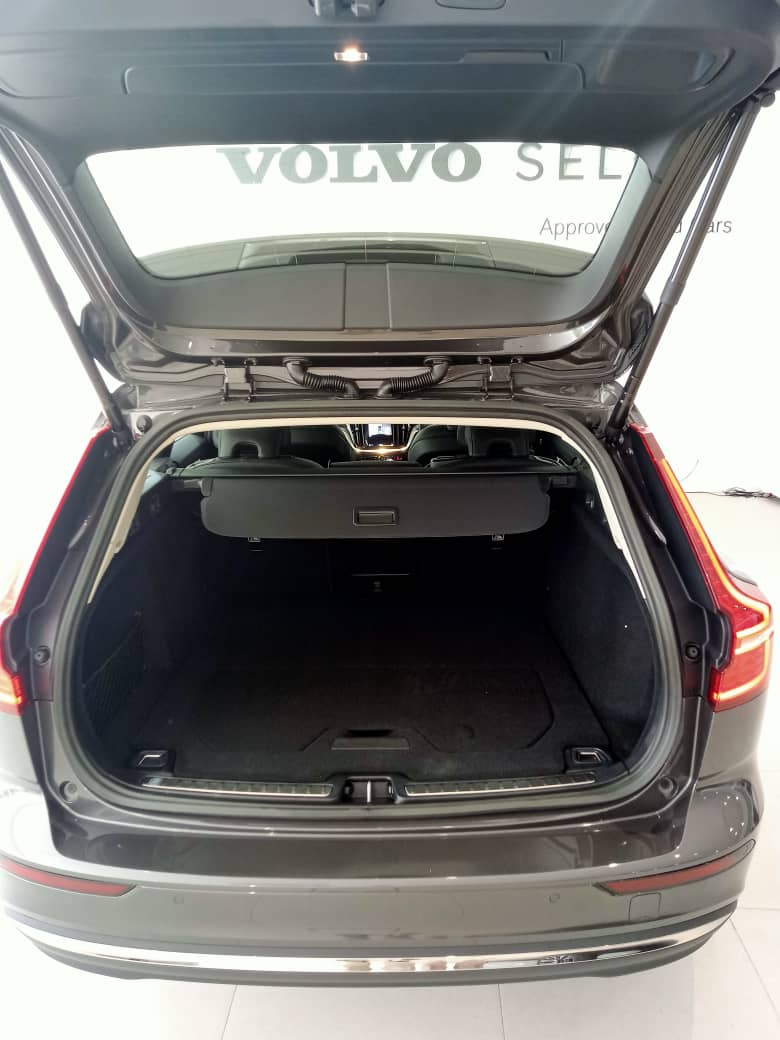 Volvo  V60 Recharge Plus, T8 AWD Plug-in hybrid, Electric/Petrol, Bright