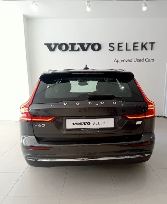 Volvo  V60 Recharge Plus, T8 AWD Plug-in hybrid, Electric/Petrol, Bright