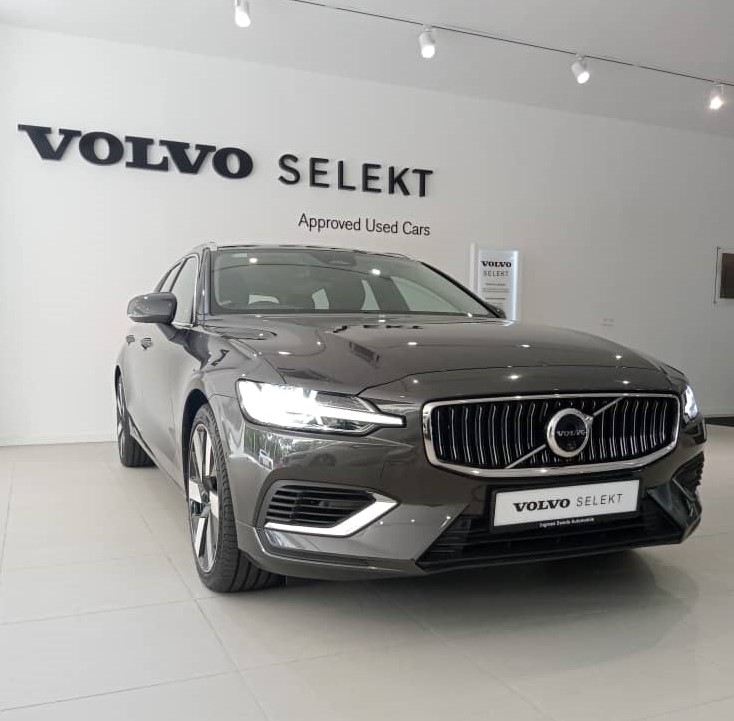 Volvo  V60 Recharge Plus, T8 AWD Plug-in hybrid, Electric/Petrol, Bright