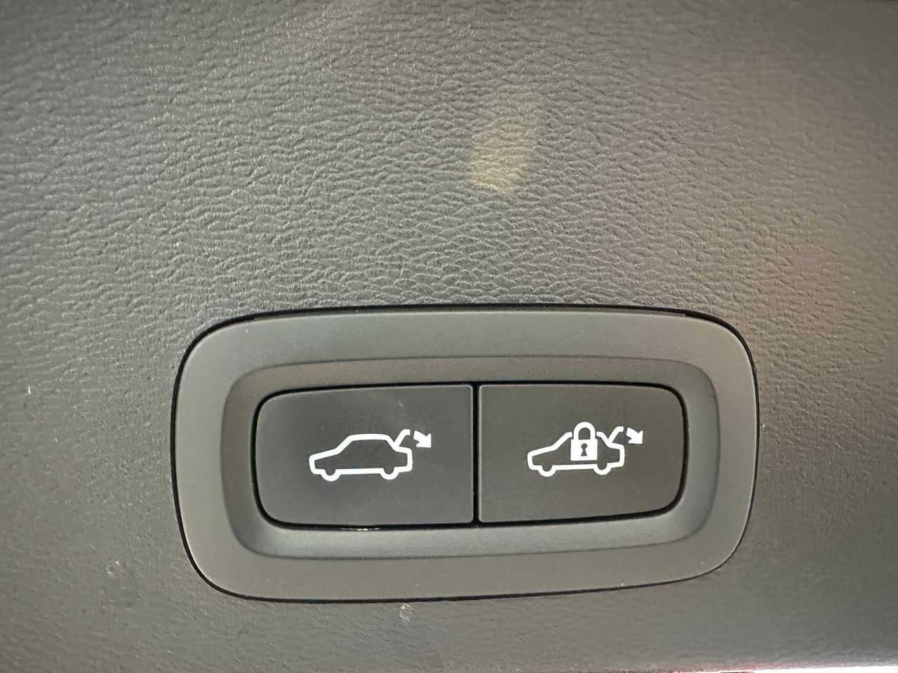 Volvo  XC40 Recharge R-Design, T5