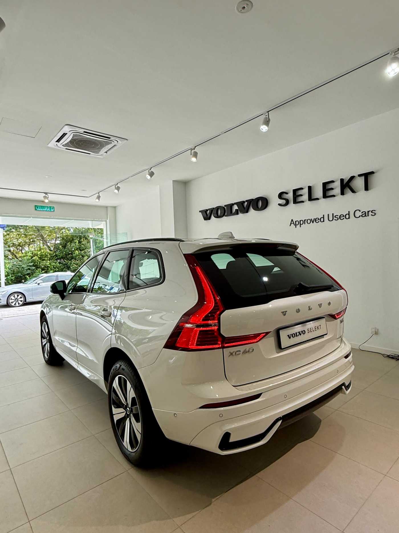 Volvo  Ultra, T8 AWD Plug-in hybrid, Electric/Petrol, Dark
