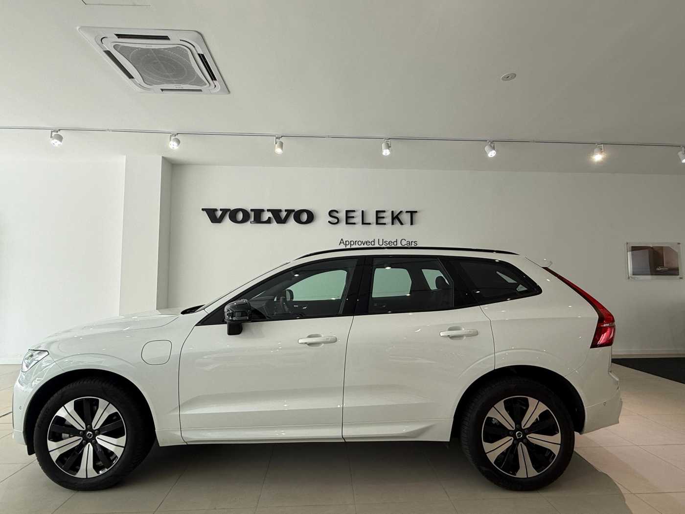 Volvo  Ultra, T8 AWD Plug-in hybrid, Electric/Petrol, Dark