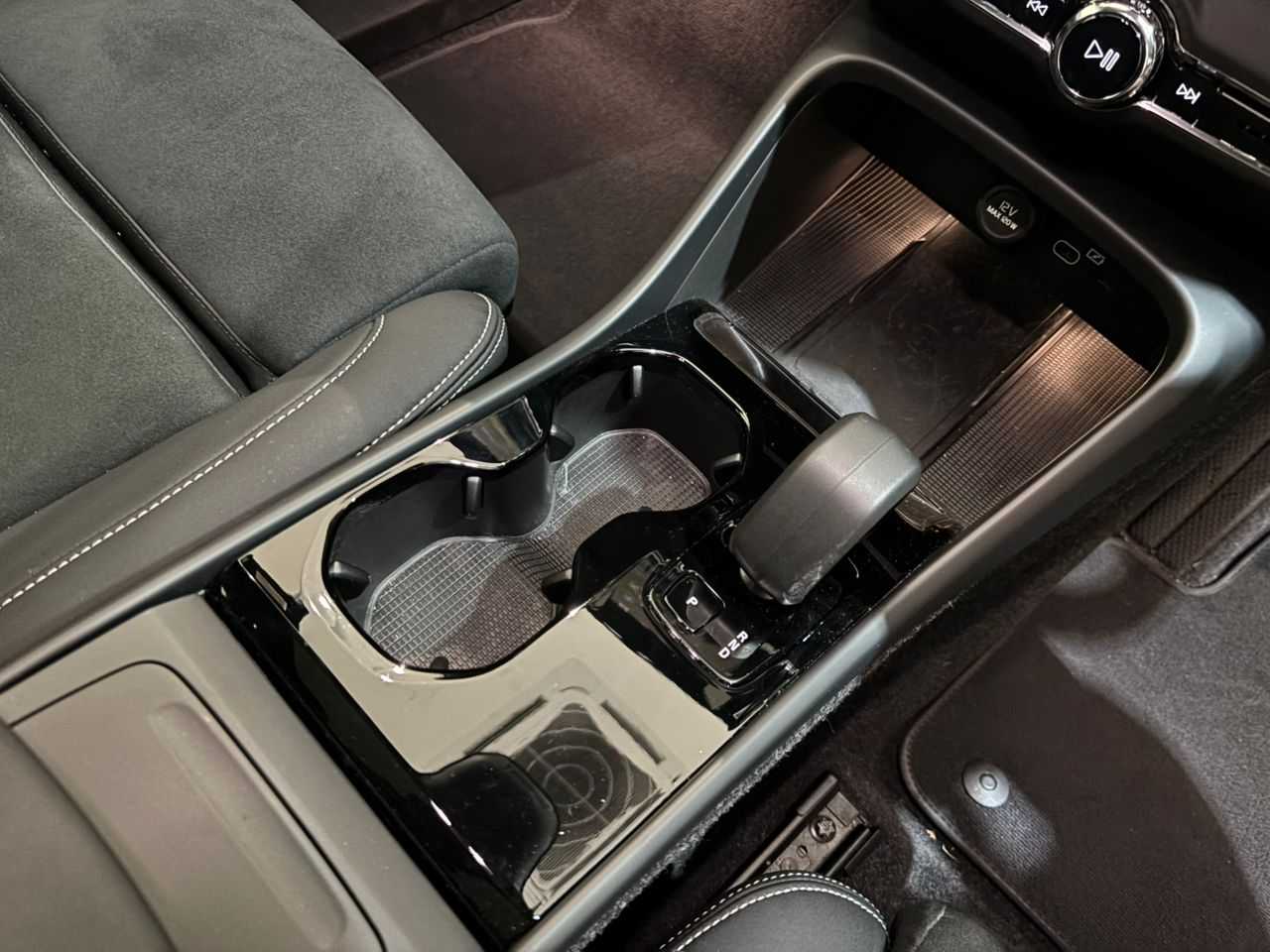 Volvo  EC40 Ultra, Twin Motor, Electric