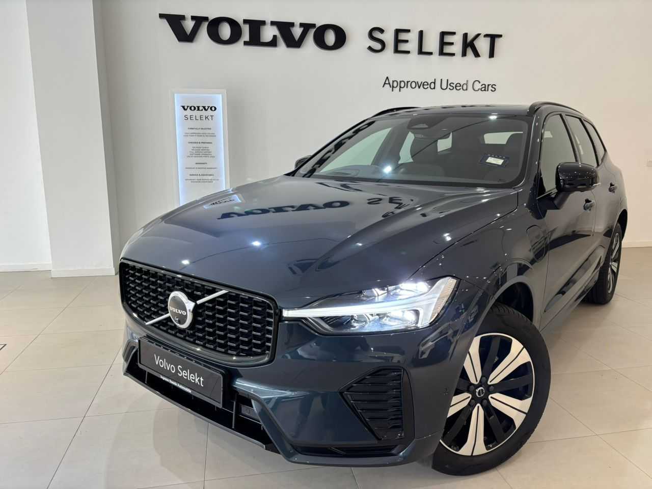 Volvo  XC60 Ultra, T8 AWD Plug-in hybrid, Electric/Petrol, Dark