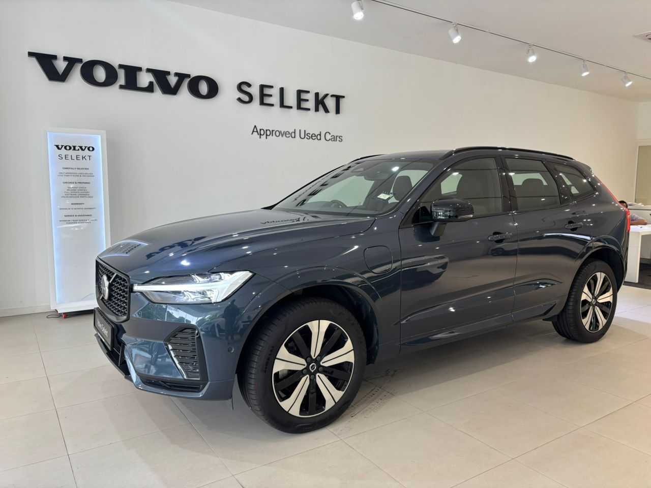 Volvo  XC60 Ultra, T8 AWD Plug-in hybrid, Electric/Petrol, Dark