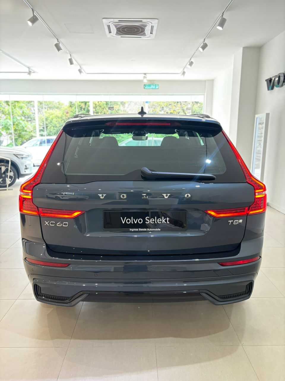 Volvo  XC60 Ultra, T8 AWD Plug-in hybrid, Electric/Petrol, Dark