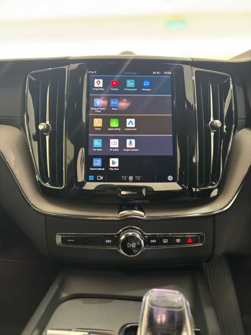 Volvo  XC60 Ultra, T8 AWD Plug-in hybrid, Electric/Petrol, Dark