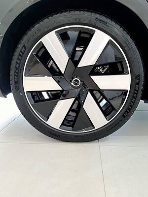 Volvo  V60 Recharge Plus, T8 AWD Plug-in hybrid, Electric/Petrol, Bright