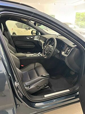 Volvo  XC60 Ultra, T8 AWD Plug-in hybrid, Electric/Petrol, Dark