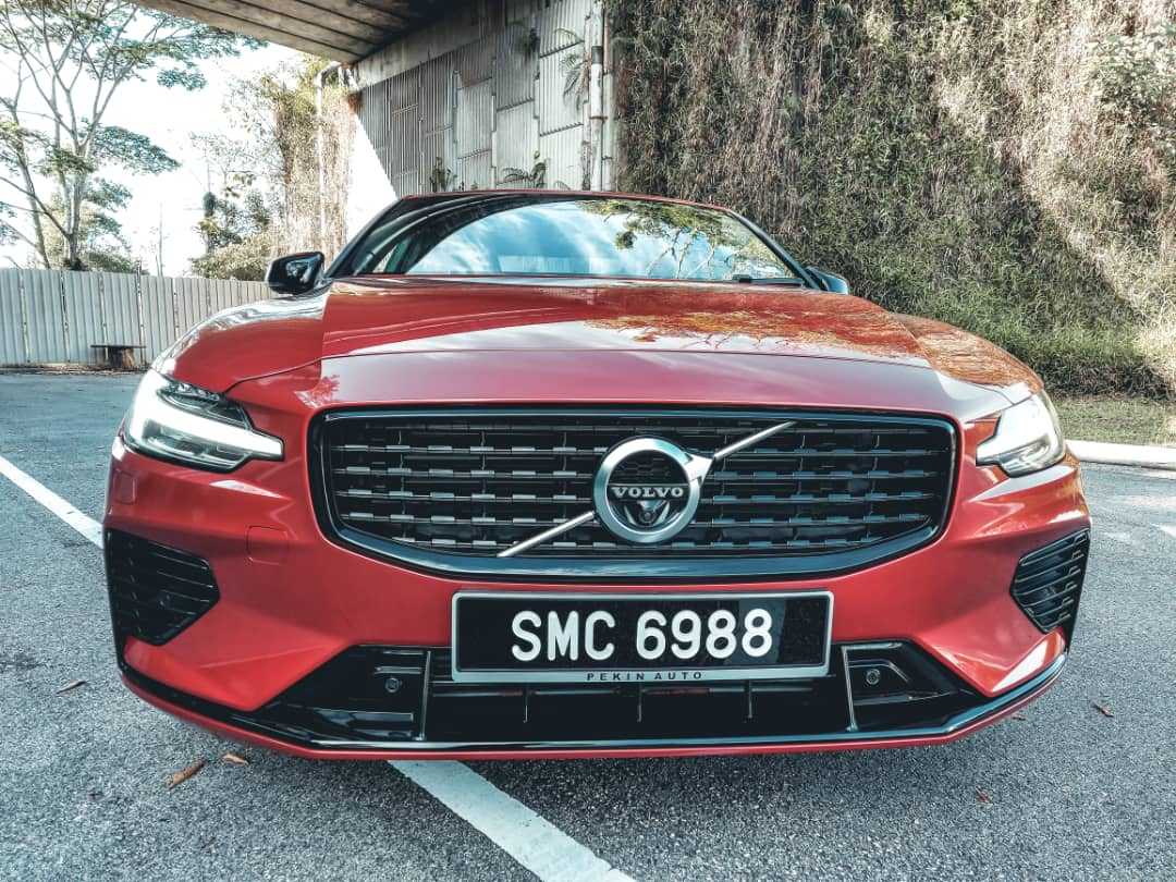 Volvo  S60 Recharge R-Design, T8 AWD (407 hp) aut