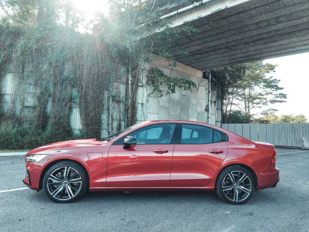 Volvo  S60 Recharge R-Design, T8 AWD (407 hp) aut